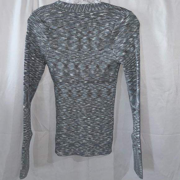 Crescent Jemmie Twist Front Sweater Top - Picture 11 of 11